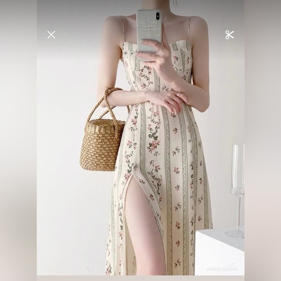 MOONSEA NEW🔥Floral Cream Dress with Slit Size L - Picture 1 of 11